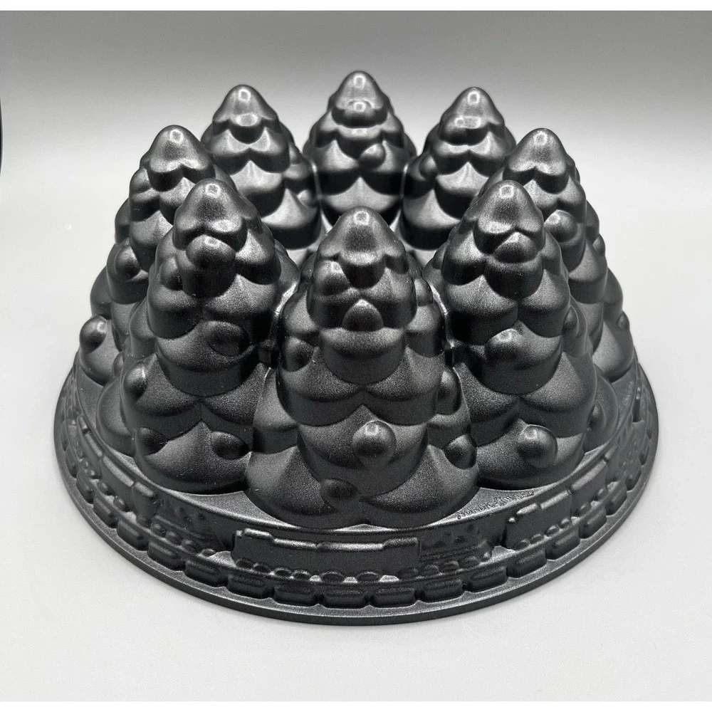 Nordic Ware Holiday Tree Bundt Cake Pan Mold Cast Aluminum‎ 10 Cups